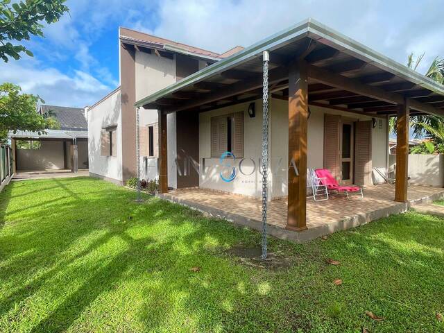 #102 - Casa para Venda em Torres - RS
