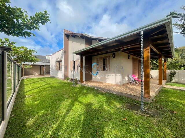 #102 - Casa para Venda em Torres - RS